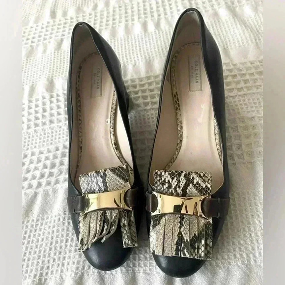 Cole Haan Margarite Black & Snake Print Embossed Tassel Pumps Low Block Heel - Picture 1 of 7